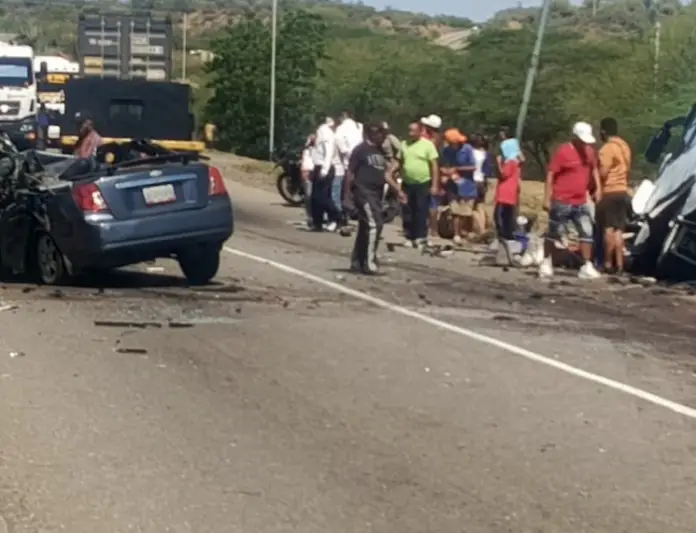 Un accidente de tránsito registrado pasadas las 10:20 de la mañana de este viernes en la carretera nacional Falcón-Zulia, dejó un fallecido.