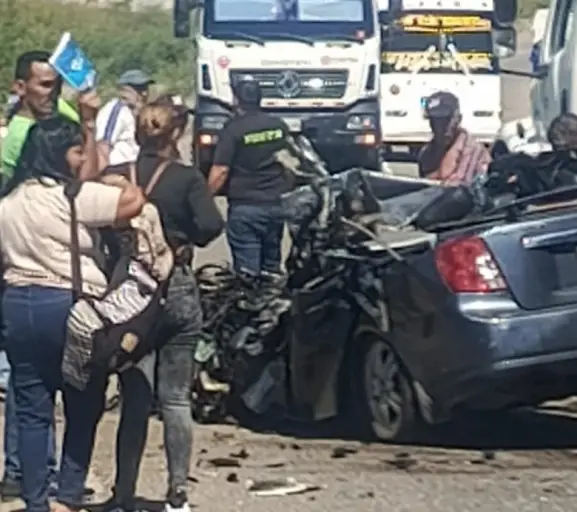 Un accidente de tránsito registrado pasadas las 10:20 de la mañana de este viernes en la carretera nacional Falcón-Zulia, dejó un fallecido.