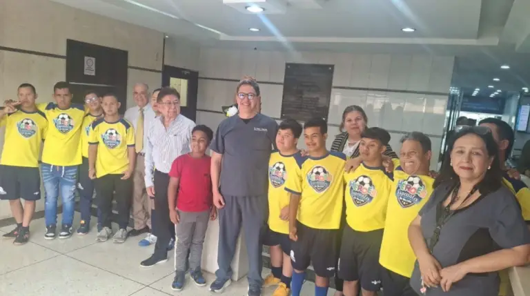 Clínica Virgen de Guadalupe asiste a selección de Futsal Down de Falcón