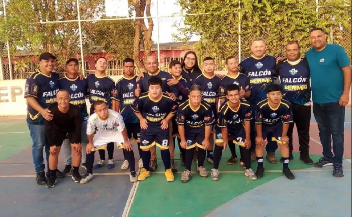 El club de fútbol Héroes Especiales de Falcón, integrado por destacados atletas con síndrome de Down, estrenó de manera su nueva indumentaria