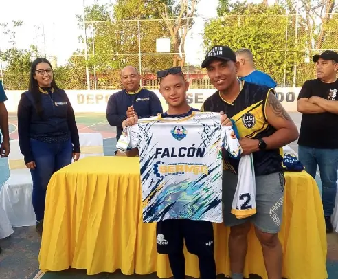 El club de fútbol Héroes Especiales de Falcón, integrado por destacados atletas con síndrome de Down, estrenó de manera su nueva indumentaria