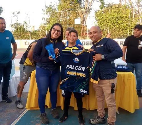 El club de fútbol Héroes Especiales de Falcón, integrado por destacados atletas con síndrome de Down, estrenó de manera su nueva indumentaria