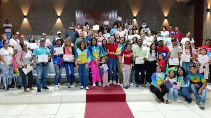 En su edición número 186, el programa social “La Mano de Dios” ofreció este viernes respuestas a más de 60 familias falconianas.