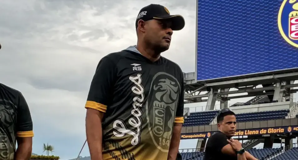 Luego de varias semanas de rumores, Leones del Caracas hace oficial la contratación del nuevo manager del conjunto melenudo.