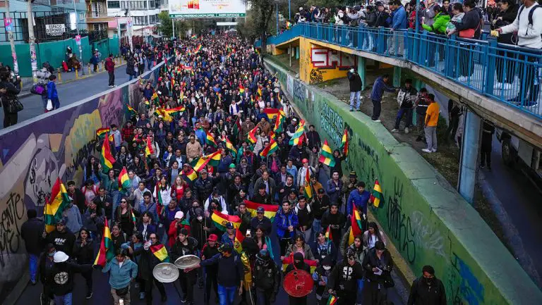 Marchan en Bolivia para exigir la renuncia del presidente Paz