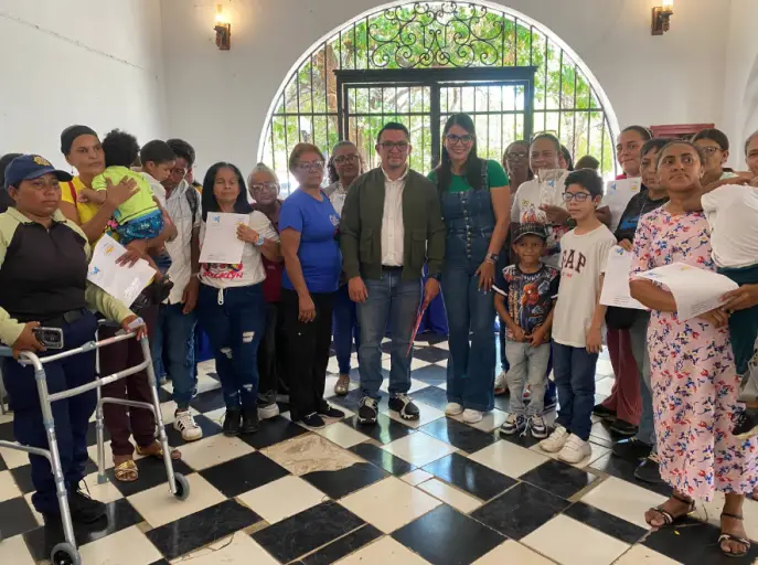 Un total de 92 beneficios para 82 corianos otorgó el alcalde Henry Hernández en la edición número 61 del programa social "Miranda Contigo".