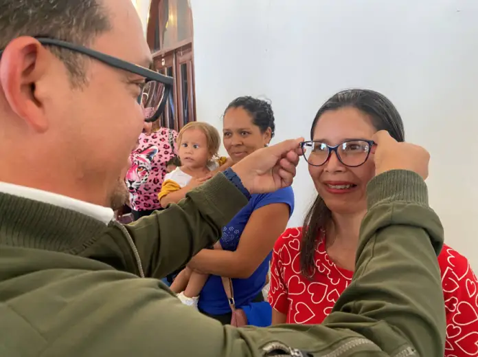 Un total de 92 beneficios para 82 corianos otorgó el alcalde Henry Hernández en la edición número 61 del programa social 