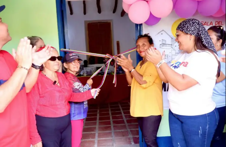 Sala de fisioterapia y rehabilitación de consultorio médico entrega Poder Popular del municipio Falcón