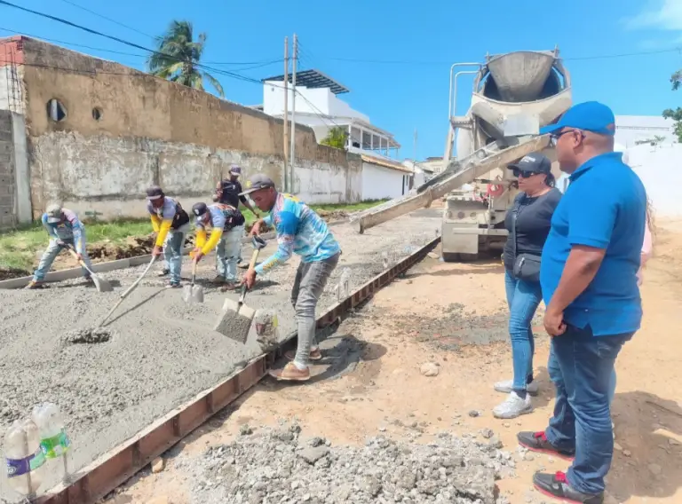 Inician pavimentación en concreto rígido de la calle Marina de Chichiriviche
