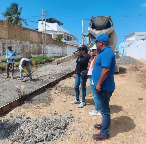 El alcalde de Iturriza, Argenis Cumare, anunció el inicio formal del gran proyecto de pavimentación de la calle Marina de Chichiriviche.
