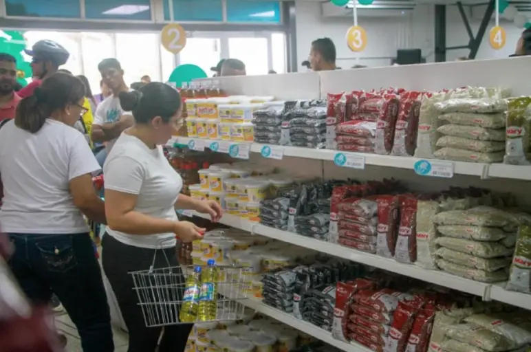Totalmente nuevo y dotado, se entregó este sábado el Abasto Tipo I Pdval "Punta Cardón" en la comunidad Cardón en Maraven.
