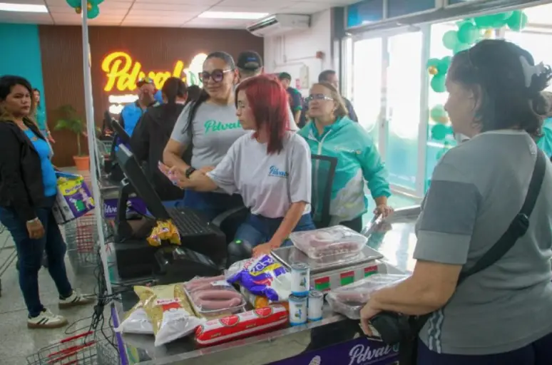 Totalmente nuevo y dotado, se entregó este sábado el Abasto Tipo I Pdval "Punta Cardón" en la comunidad Cardón en Maraven.