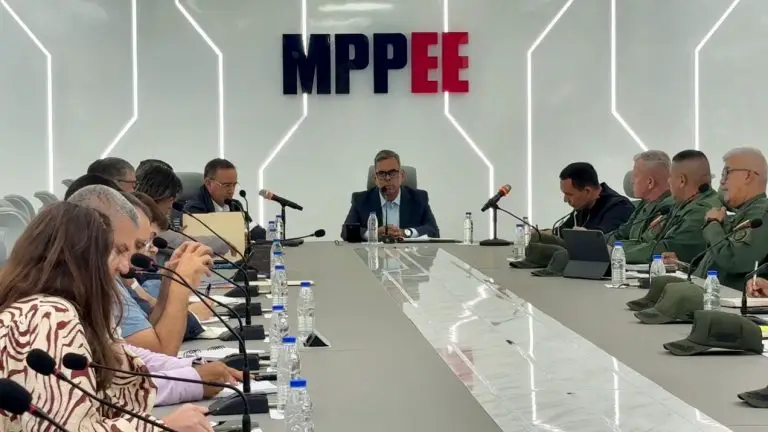 Evalúan plan de ahorro energético con sectores públicos y privados