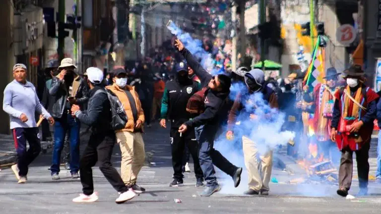 Protestas en Bolivia derivan en vandalismo y saqueos