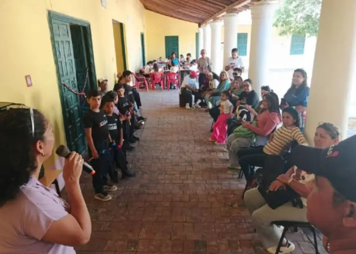 La Galería Rafaela Amaya de la tienda Red de Arte en la Casa del Sol abrió sus puertas a la emotiva exposición de arte