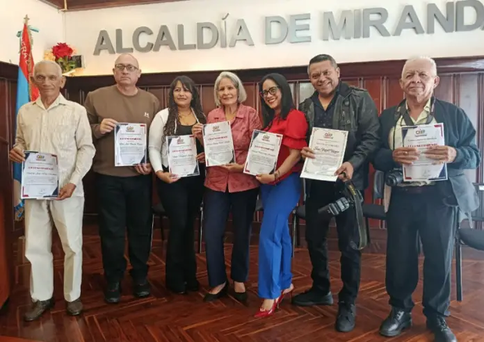 Este miércoles el Consejo Legislativo del estado Falcón efectuó por primera vez una sesión especial para homenajear a los Reportes Gráficos.