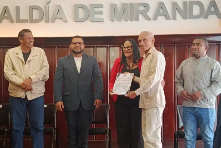 Este miércoles el Consejo Legislativo del estado Falcón efectuó por primera vez una sesión especial para homenajear a los Reportes Gráficos.
