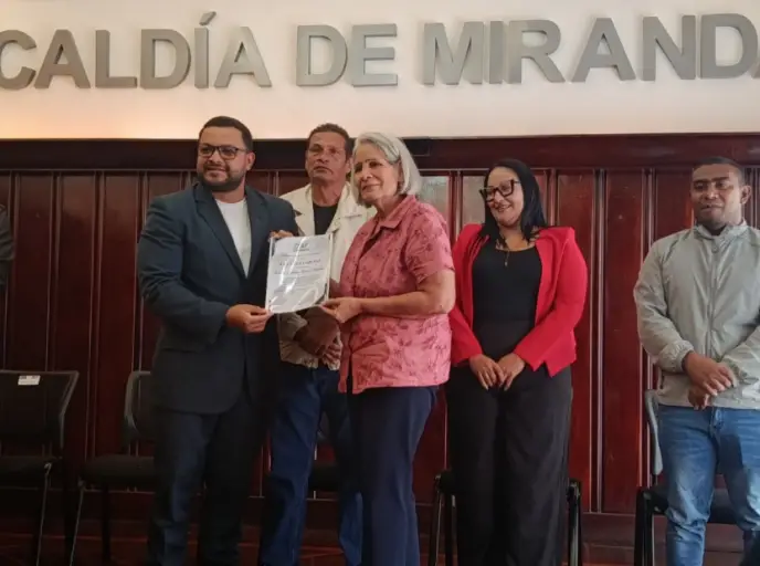 Este miércoles el Consejo Legislativo del estado Falcón efectuó por primera vez una sesión especial para homenajear a los Reportes Gráficos.