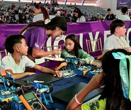 Seis delegaciones compiten en Olimpiadas Regionales de Robótica Creativa Falcón 2026