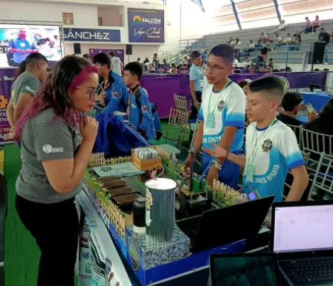 Un importante número de jóvenes ingeniosos se presentaron en las Olimpiadas Regionales de Robótica Creativa 2026.