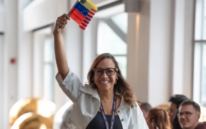 La firma venezolana MundoE&E sumó un nuevo logro a su trayectoria tras presentar su colección “Blueprint of Love” en la Semana de la Moda