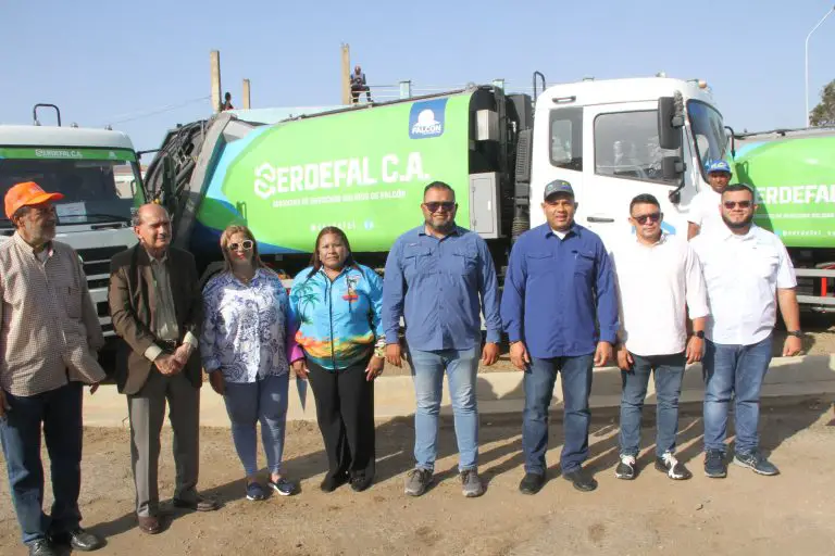 El gobernador del estado Falcón, Víctor Clark, protagonizó la inauguración de la Oficina de Atención al Usuario de Serdefalca.