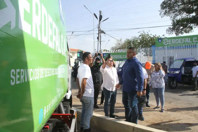 El gobernador del estado Falcón, Víctor Clark, protagonizó la inauguración de la Oficina de Atención al Usuario de Serdefalca.