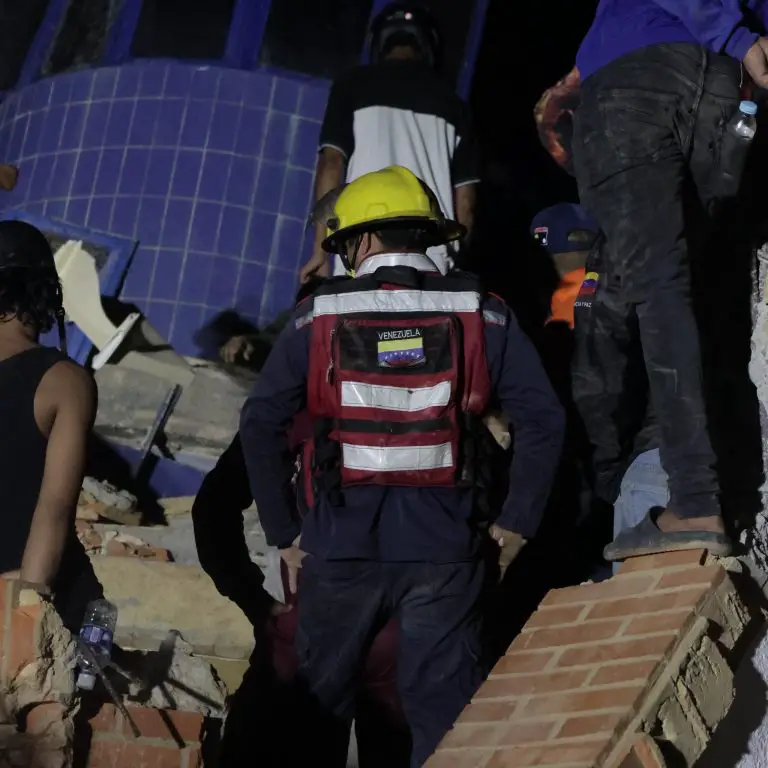Tucacas | Identifican a dos de las víctimas fatales en colapso de edificio