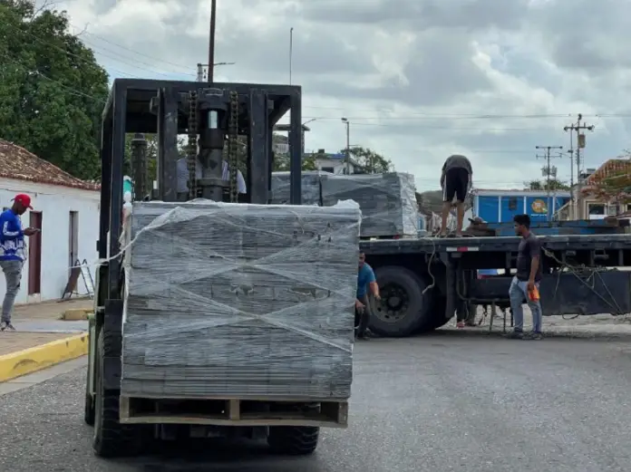 el alcalde Rubén Molina recibió los primeros 9.000 adoquines para sustituir 700 metros cuadrados de vialidad en la avenida Bolívar.
