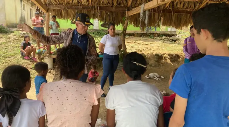 Familias de Agua Blanca recibieron suplementos alimenticios en Acosta