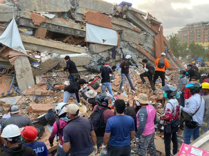 Aumenta a ocho fallecidos por derrumbe de edificio en Tucacas