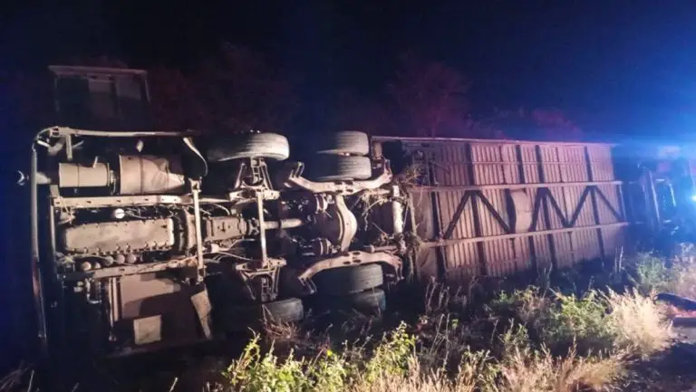 Accidente de autobús deja siete basquetbolistas muertos