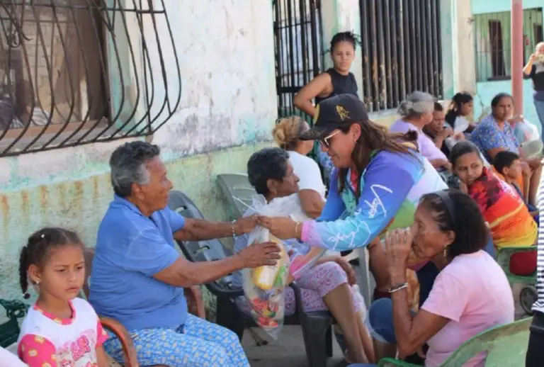 Gobierno de Falcón brinda atención a familias afectadas en Boca de Aroa