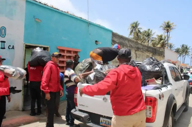 El equipo de Gobierno del estado Falcón, se desplegó en el sector Cayo Mar de la población de Boca de Aroa del municipio Silva.