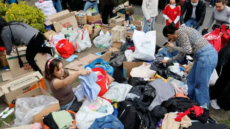 Cientos de voluntarios reúnen ayuda en Bogotá para enviar a Venezuela tras terremotos