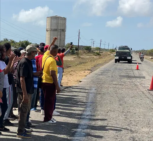 El alcalde del municipio Acosta, Froylan Merentes, supervisó este miércoles la distribución de un contingente de 10 camiones cisterna.
