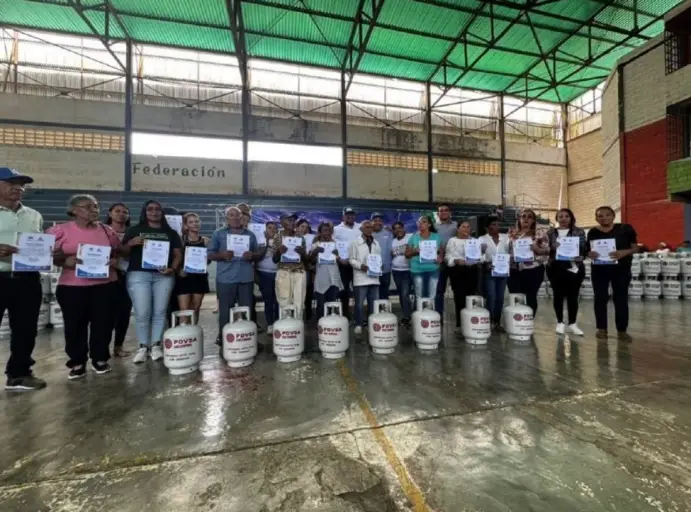Tres comunas del municipio Federación del estado Falcón, entregaron 623 cilindros de gas doméstico producto de los proyectos ganadores.