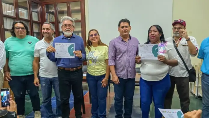 Un total de 41 participantes de nueve municipios del estado Falcón, recibieron certificado como cronistas comunales.