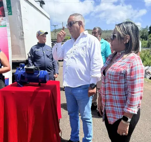 El alcalde de Petit, José Ángel Curiel, realizó la entrega de un nuevo equipo de bombeo para la red de distribución en la parroquia Curimagua.