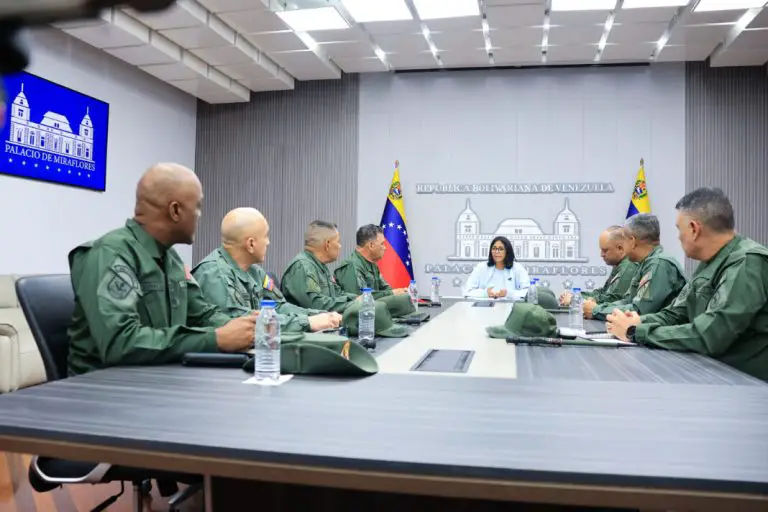 Presidenta encargada Delcy Rodríguez se reunió con el alto mando militar