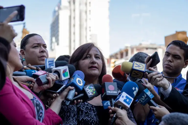 Dinorah Figuera llega a Venezuela para reunirse con John Barrett y Jorge Rodríguez