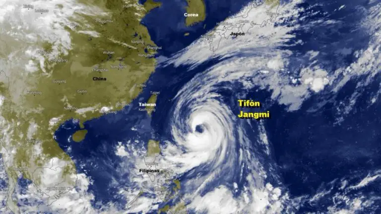 Tifón Jangmi golpea el sur de Japón con vientos de 162 km/h