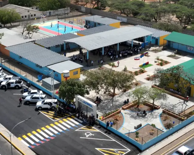 Los más de 400 estudiantes de la Escuela Nacional Monumento Montecano, recibieron unas instalaciones óptimas.