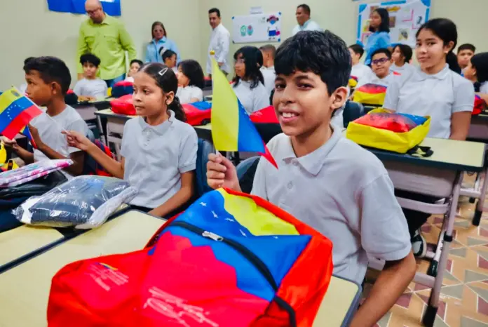Los más de 400 estudiantes de la Escuela Nacional Monumento Montecano, recibieron unas instalaciones óptimas.