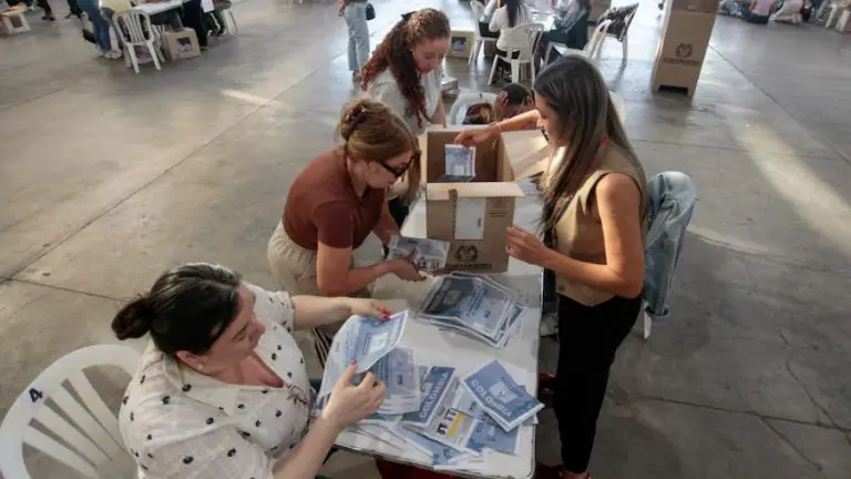 EE.UU. amenaza con retirar a visas a quienes manipulen las elecciones en Colombia