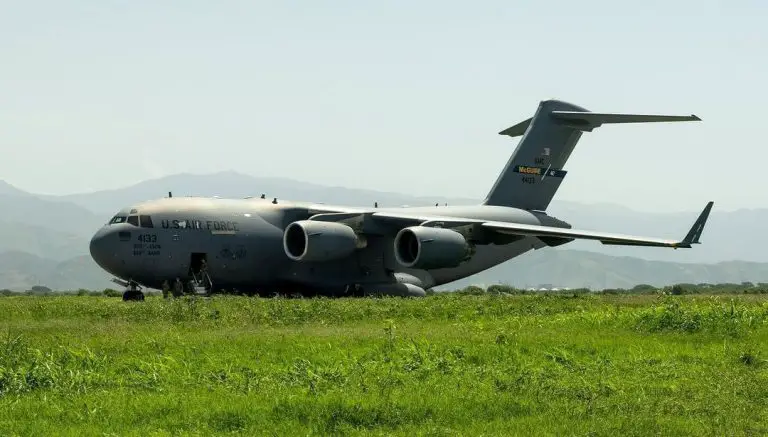Llega a Venezuela primer cargamento de EE. UU. con equipos de rescate