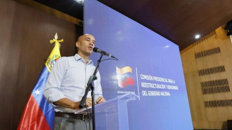 Héctor Rodríguez pide a los intelectuales asumir su rol en la reestructuración del Estado