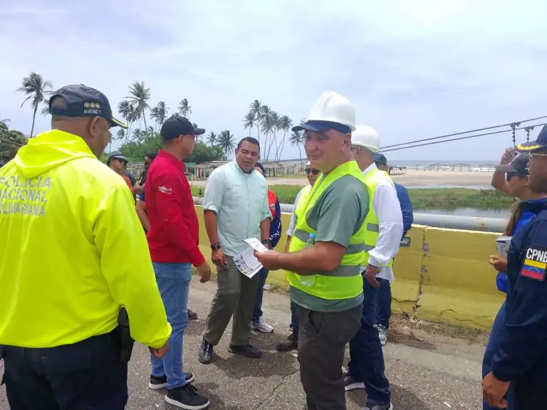 Gobernador Víctor Clark inspecciona puente Boca de Yaracuy