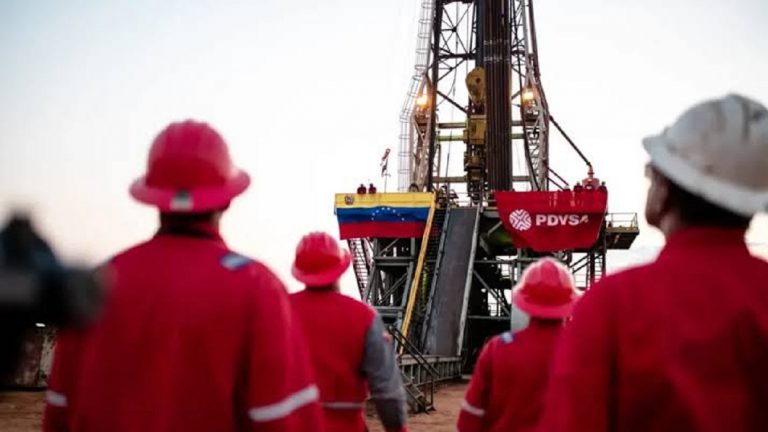 Ingresos por exportaciones petroleras de Venezuela llegan a unos 5 mil millones de dólares