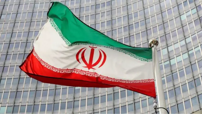 Irán renunciará a las armas nucleares y EE.UU. aportará 300.000 millones
